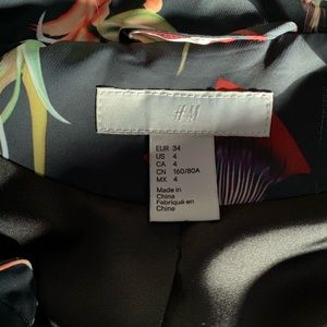 SIZE 4 H&M FLORAL BOMBER JACKET